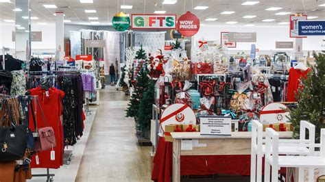 2022 Holiday Shopping At Walmart: Hours, Deals, And What To Expect