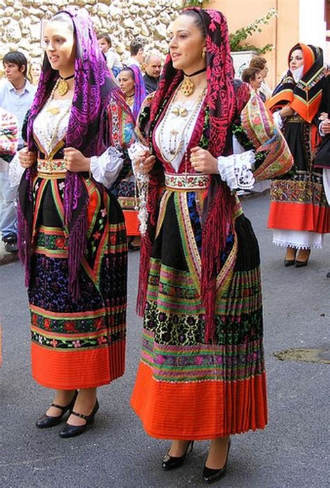 Traditional Outfits, Traditional Dresses, Costumes For Women | vlr.eng.br