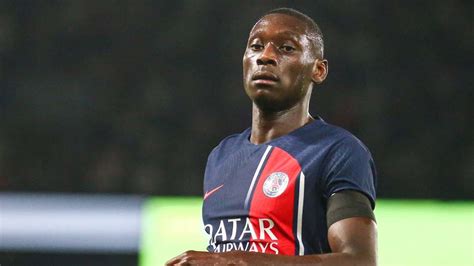 Kolo Muani's PSG debut goes wrong: Paris historically bad - The Limited ...