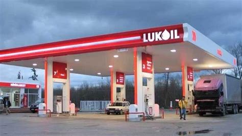 Lukoil vinde rafinăriile din Europa