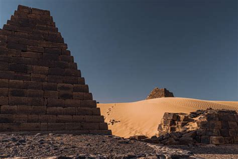 140+ Pyramids Of Meroe Photos Stock Photos, Pictures & Royalty-Free ...