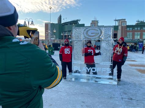 Green Bay Packers fans show the love outside Lambeau Field before NFC ...