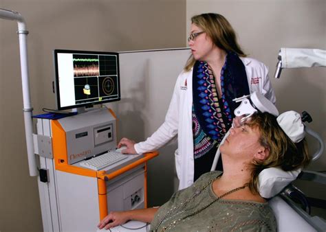 Device controls brain activity to maximize therapy