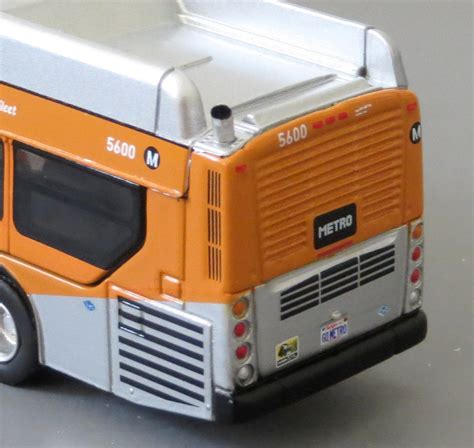 Orange and Silver Los Angeles Metro 1/87 Scale New Flyer Xcelsior CNG – Acapsule Toys and Gifts