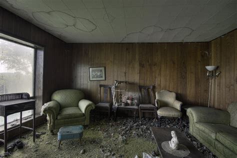 Living Room Inside an Abandoned & Decayed Time Capsule House in Rural Ontario [5158 x 3444] [OC ...