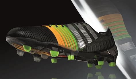 Sporchiamoci gli scarpini: le nuove Adidas testate sui campi da calcio - Wired