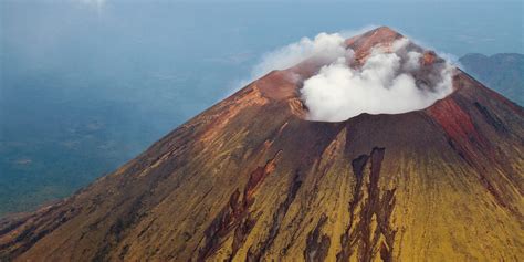 Highest Volcano in Nicaragua Records Explosion of Gases and Ashes