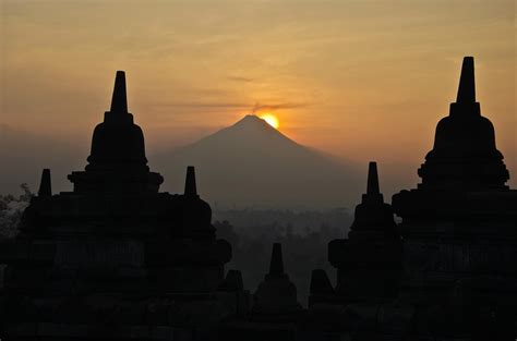 Mount Merapi sunrise | Sunrise, Mount merapi, Travel