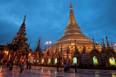 Shwedagon Pagoda by SantiBilly on DeviantArt