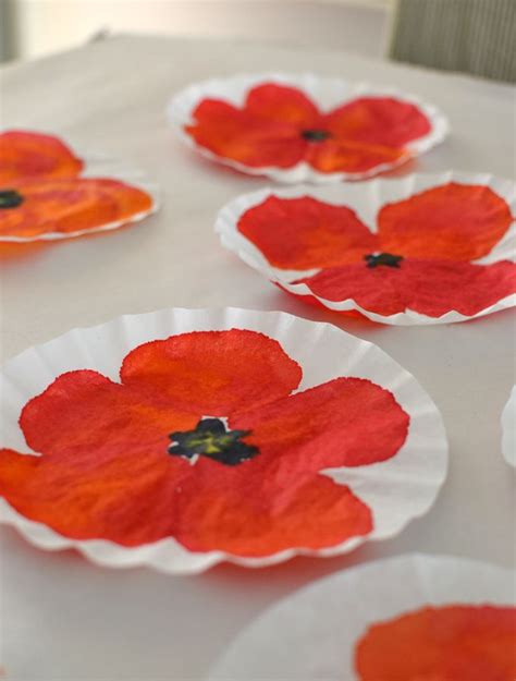 Children paint poppies using coffee filters and liquid watercolors. Remembrance Day Activities ...