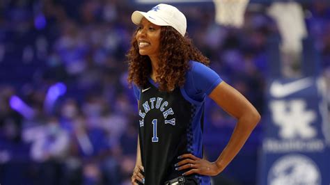 Duke women's hoops coach Kara Lawson adds Kyra Elzy to staff - ESPN