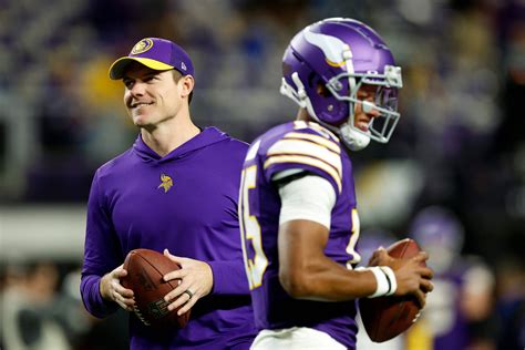 Minnesota Vikings Consider Quarterback Change Ahead of Week 14 Matchup ...