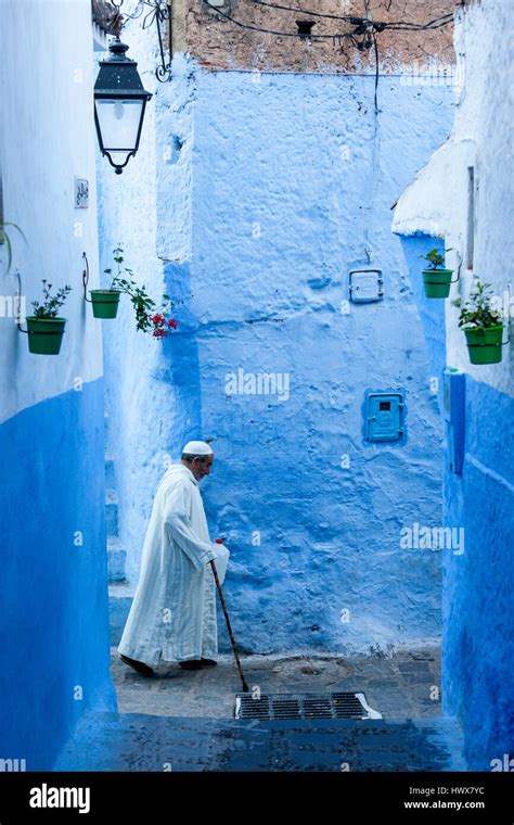 Man walking with cane hi-res stock photography and images - Alamy