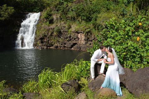 Hawaii Wedding at Waimea Falls Park