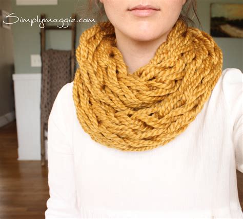 How to Arm Knit - Tutorial - Including Video | simplymaggie.com