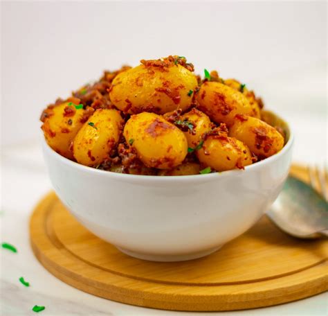 Easy Bombay Aloo Recipe (Indian Spiced Potatoes) - Flavours Treat