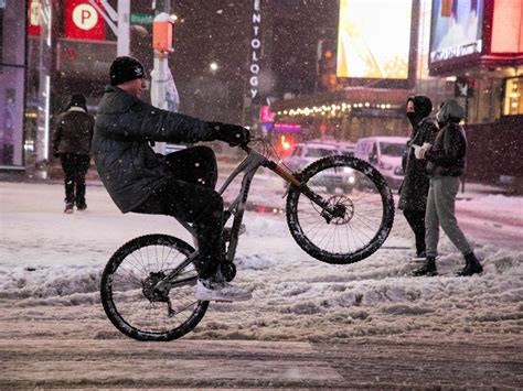 NYC Weather: 1 Inch Of Snow, Rain Blowing Into City | New York City, NY ...