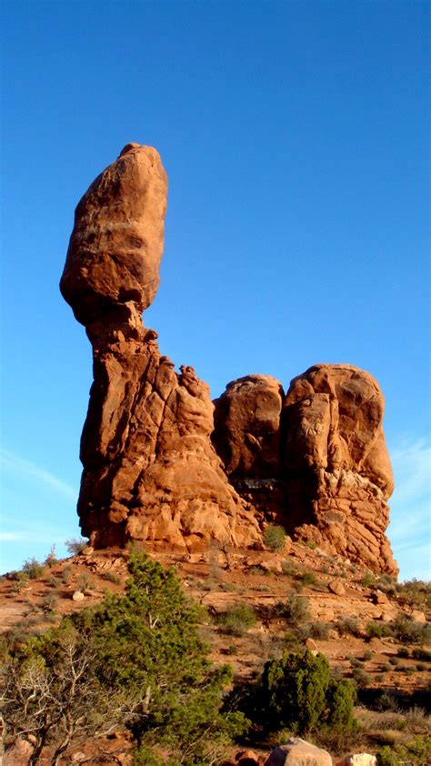 Balanced Rock - Arches National Park - Your Hike Guide