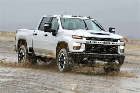 2020 Chevy Silverado 2500 HD Custom Pros and Cons Off-Road