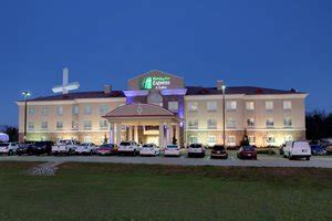 Holiday Inn Express Hotel & Suites Winona, MS - See Discounts