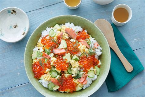 Chirashi sushi kết hợp với Cá Hồi Alaska và trứng Cá Hồi muối Ikura ...