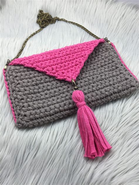 Crochet Clutch Purse (Beginner friendly free pattern and video tutorial) - KnitcroAddict