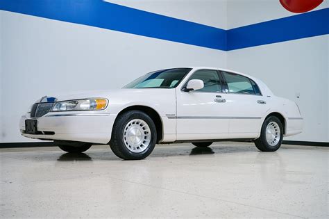 2002 Lincoln Town Car | GAA Classic Cars