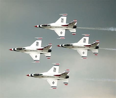 The USAF Thunderbirds in diamond formation at the 2009 Dayton Air Show ...