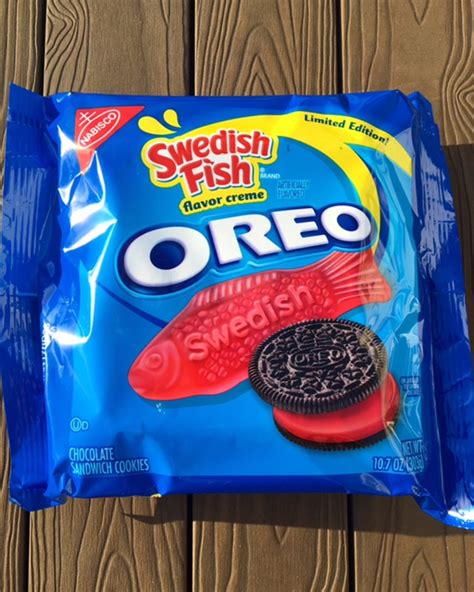 REVIEW: Nabisco Swedish Fish Oreos - Junk Banter