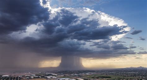 Photographs Of A Microburst Pouring Down On Pheonix - Artifacting