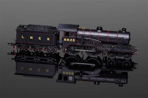 Hornby Railways LNER 4-4-0 D16 Class Loco running no. 8825 model R3233 - Wrennmodelrailways.com