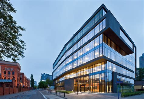 Edificio de Oficinas en la calle Grzybowska / Grupa 5 Architekci | ArchDaily Perú