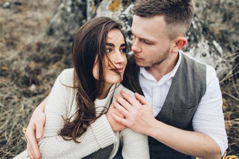 dating a guy that looks like your brother