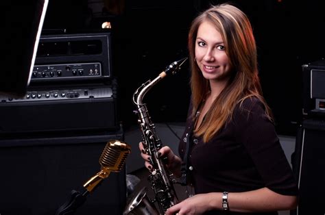 dating female musicians