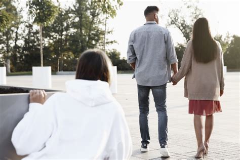 dating someone during their divorce