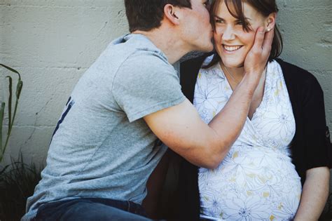dating while pregnant first dates