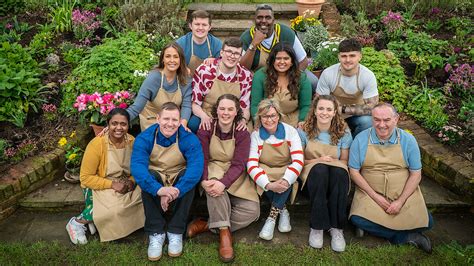 great british baking show hosts dating