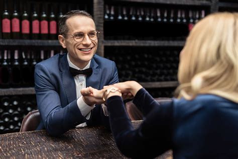 how long should you get to know someone before dating them