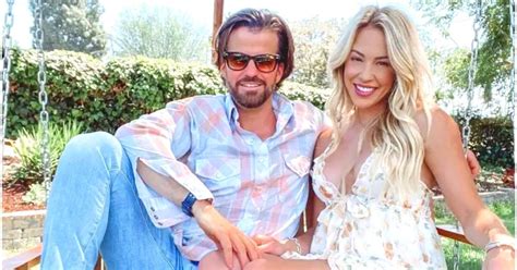 whos johnny bananas dating