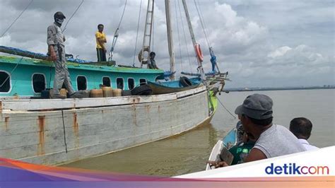 Bakamla Tangkap Kapal Bermuatan Kayu Ilegal Di Laut Judi MERANTI88 Online - Judi MERANTI88 Online