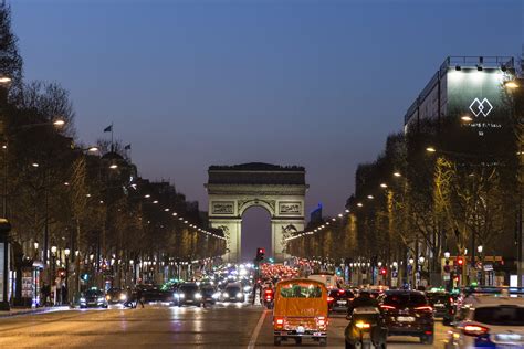 Champs Élysées   Les Champs Élysées Le Plus Grand Terrain De - Champs-Élysées