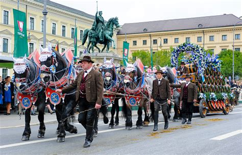 Munich Pengalaman Oktoberfest Dengan Kursi Terpesan Oktoberfest - Oktoberfest