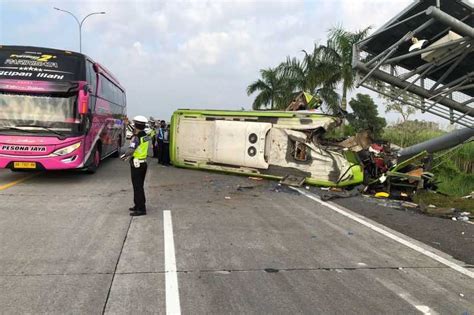 Pengemudi Ngantuk Sebabkan Kecelakaan Di Tol Batang Semarang BITUNG4D Login - BITUNG4D Login