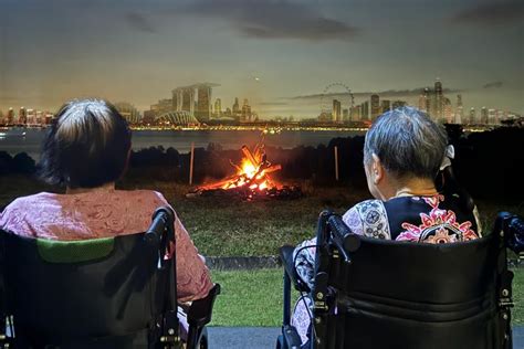 Saat Lansia Asal Singapura Diajak Menikmati Alam Sekupang MEWAH88 - MEWAH88