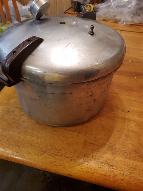 Vintage 1960s Presto Pressure Cooker Canner Model 21 PRESTO21 - PRESTO21