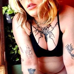 ALiteralTransWoman OnlyFans channel