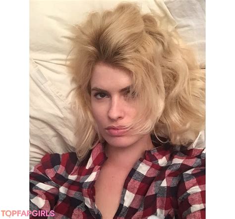 Preview 1 of Adriana Abenia Nude Photo Leaks