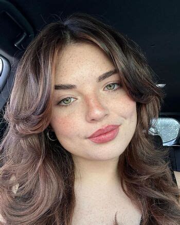 Alondra Larson OnlyFans channel