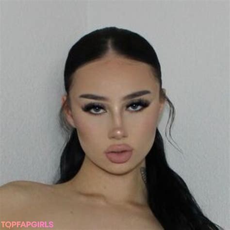 Preview 2 of Auhneeshnicole Onlyfans Set Leaked