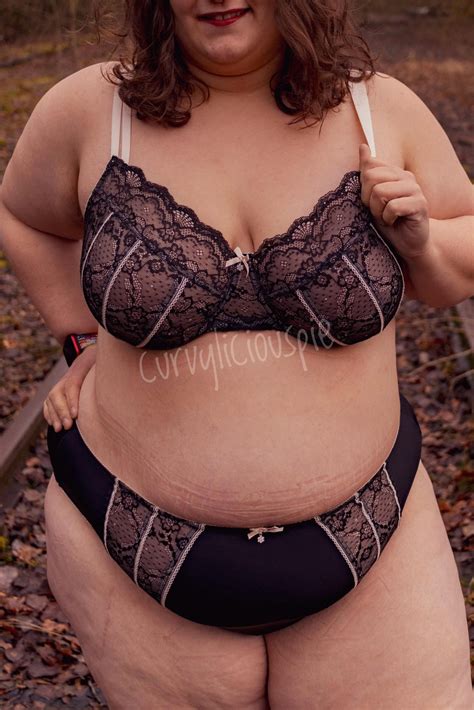 Curvyliciouspie OnlyFans channel